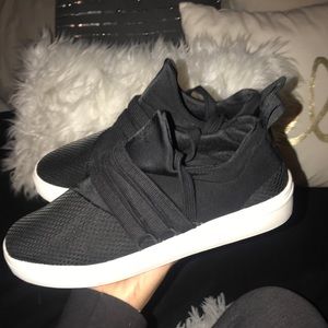 Super cute casual sneakers!